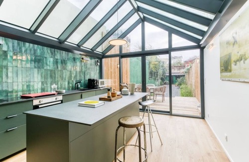 Bagnolet House | Designer loft 5 minutes from Paris with parking