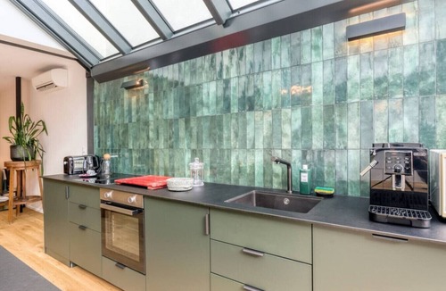 Bagnolet House | Designer loft 5 minutes from Paris with parking