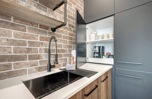 West Loop Condo | Designer Loft in Fulton Market with Parking