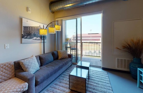 Dinkytown Apartment | Designer Lofts in Dinkytown: Small or Large Groups