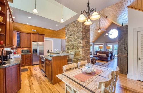 Waynesville House | Designer Luxury Getaway | 1-Level | Stunning Views | 0.7 Mi to Main St | FirePit