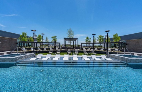 Downtown Salt Lake City Apartment | Designer NEW 2BD 2BA Pool/Htub/Gym/Bowling