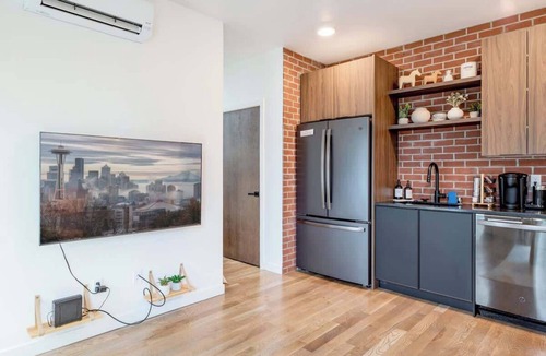 Minor House | Designer Oasis 2BR Townhome @Capital Hill