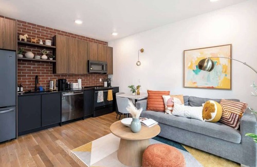 Minor House | Designer Oasis 2BR Townhome @Capital Hill