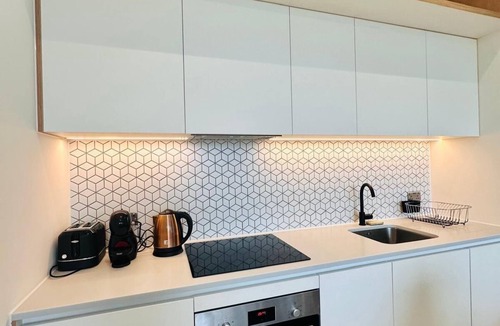 London Borough of Hounslow Condo | Designer Park View