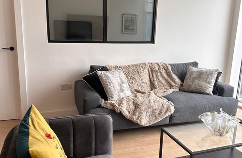 London Borough of Hounslow Condo | Designer Park View