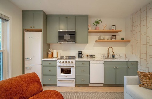 Sherman Oaks House | Designer private guest home near Universal Studios
