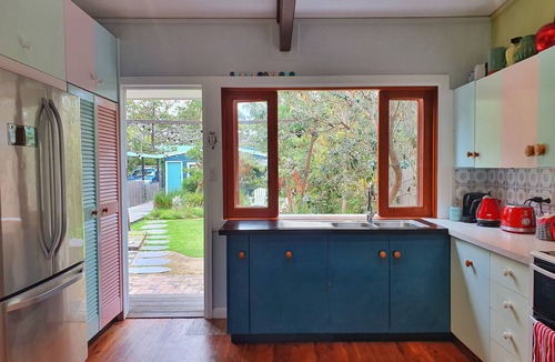 Lake Tabourie House | Designer Retro Beach Shack on the lakefront