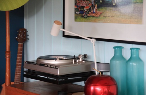 Lake Tabourie House | Designer Retro Beach Shack on the lakefront