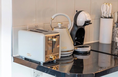 Barbican Apartment | Designer Studio: Explore the City from a Luxe Base