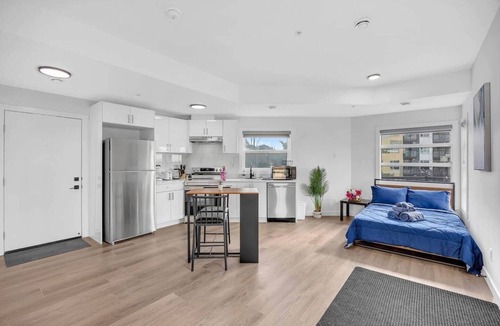 Crescent Heights House | Designer Studio with City view