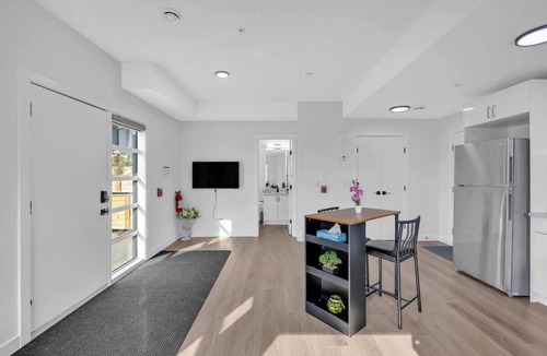 Crescent Heights House | Designer Studio with City view