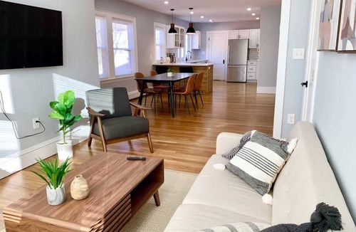 Arlington Condo | Designer Style 3Br, King Bed, W/D,Parking,Spotless