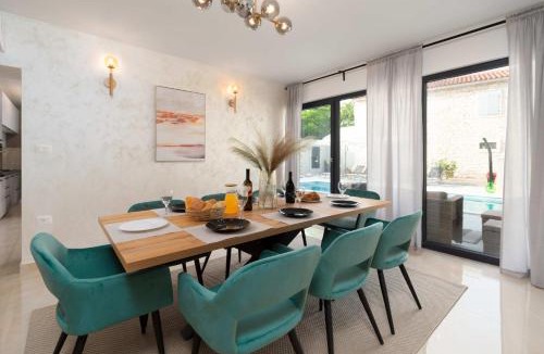 Tinjan Villa | Designer Villa Simone - Modern & Heritage Style with Office