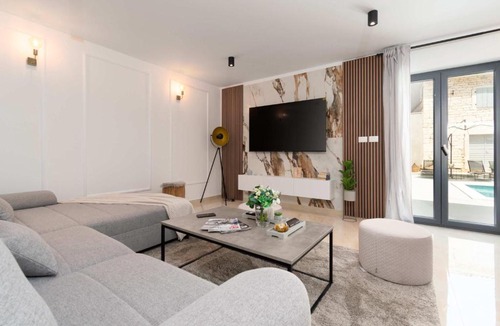 Tinjan Villa | Designer Villa Simone - Modern & Heritage Style with Office