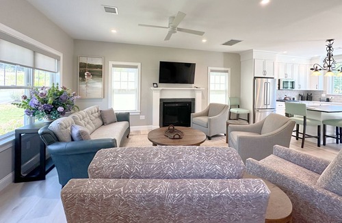 Arundel Cottage | Designers Dream Home with Pool!