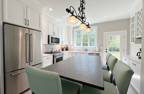 Arundel Cottage | Designers Dream Home with Pool!