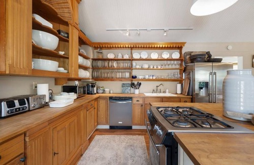 Warrenton House | Designory Round Top home, scenic views & pond!
