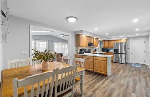 Hilton House | Desirable Bay Front Home-3BRD