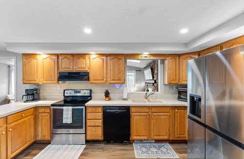 Hilton House | Desirable Bay Front Home-3BRD