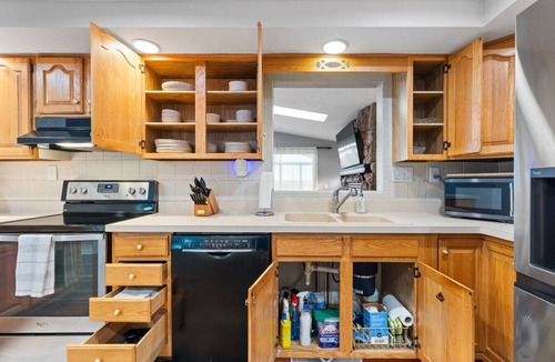 Hilton House | Desirable Bay Front Home-3BRD