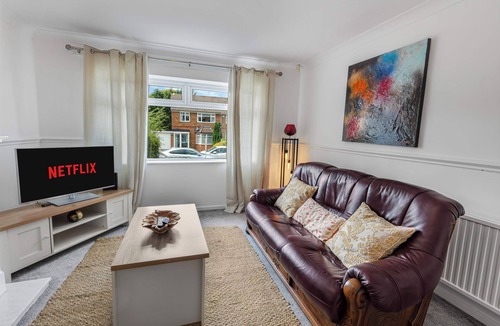 Macclesfield House | Desirable Homely Retreat