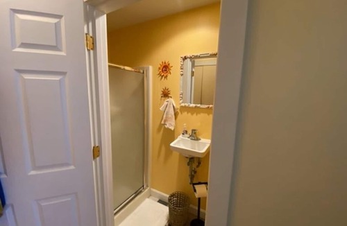 Snug Harbor House | Desirable Snug Harbor location walking distance to beach & restaurants!