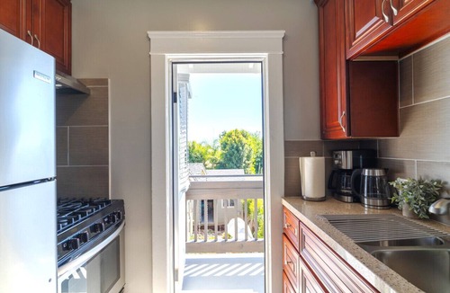 South Park Apartment | Desirable Studio Park Views W/D