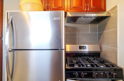South Park Apartment | Desirable Studio Park Views W/D