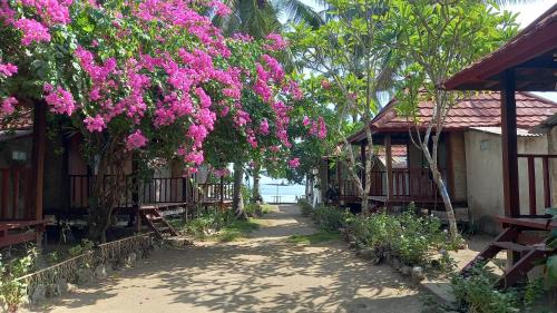 Batu Putih Cabin | Dessert Point Bungalow