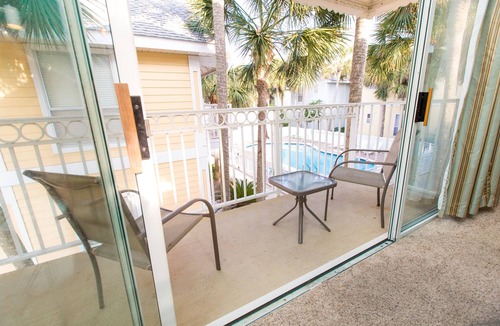 Crystal Beach Apartment | Destin-Beach Cottage, steps to beach & pool. Close to shopping, restaurants!