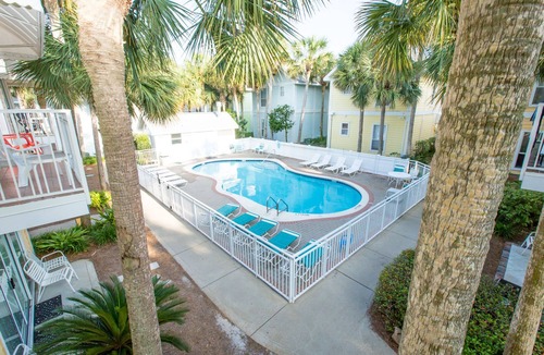 Crystal Beach Apartment | Destin-Beach Cottage, steps to beach & pool. Close to shopping, restaurants!