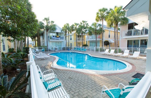 Crystal Beach Apartment | Destin-Beach Cottage, steps to beach & pool. Close to shopping, restaurants!