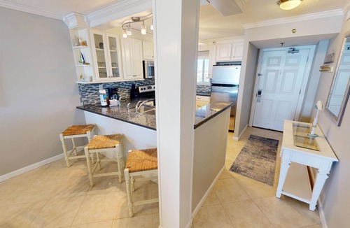 Holiday Isle Condo | Destin on the Gulf 501 is a Beautiful Gulf Front 5th Floor with Free Beach Servi