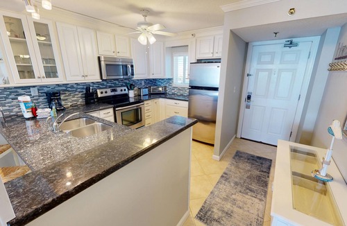 Holiday Isle Condo | Destin on the Gulf 501 is a Beautiful Gulf Front 5th Floor with Free Beach Servi
