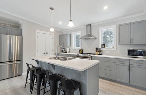 Lower Vaughan House | Destination Lake House - Hot tub