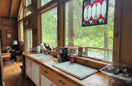 Lewis County Cabin | Destination Mt Rainier, a Rustic Cabin on the Tilton River in Morton, WA