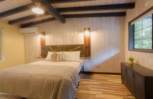 Sedona House | Destination Oak Creek 7 - with shared patio