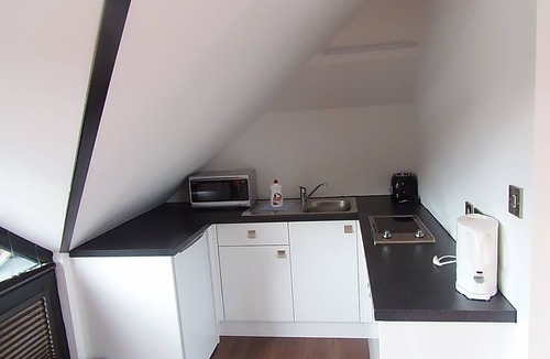 Littlehampton Apartment | Detached 1st Floor Studio Flat