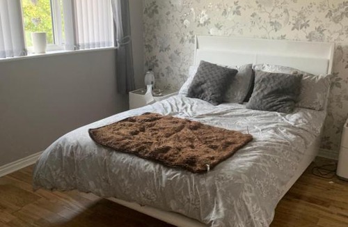 North Glasgow Apartment | Detached 4 bedroom villa