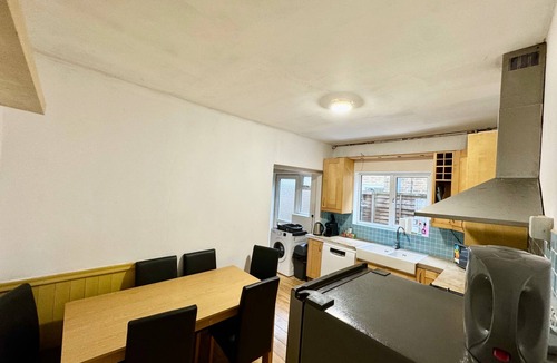 Runnymede House | Detached 4beds - Windsor, Heathrow & London Access