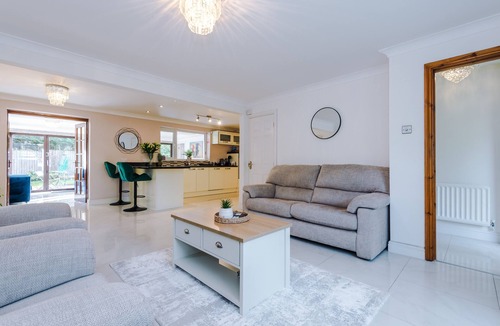 Ellenbrook House | Detached 5 bed property