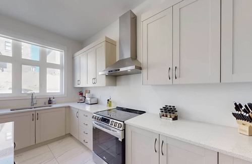 Caledon House | Detached 5 Bedroom ~100% Spotless ~Sleeps 13