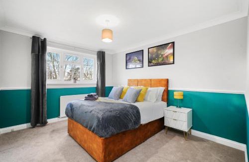 Cambridge House | Detached 6 Bedroom Cambridgeshire Abode - Pets