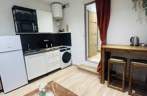 16th Arrondissement Bed & Breakfast | Detached apartment ESTAQUE -PORT district Estaque and ter station 5 minutes' walk away