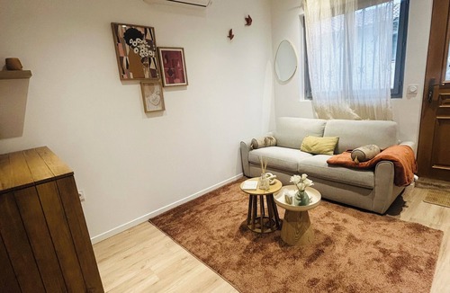 16th Arrondissement Bed & Breakfast | Detached apartment ESTAQUE -PORT district Estaque and ter station 5 minutes' walk away