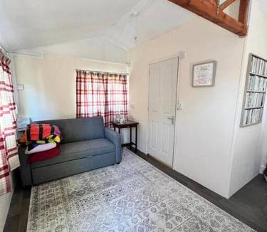 Pulham Apartment | Detached cosy Dorset cabin