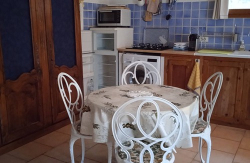 Evenos House | Detached cottage Protected car parking