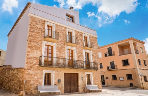 Pira Apartment | Detached country house on Pira town square.