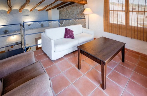 Pira Apartment | Detached country house on Pira town square.